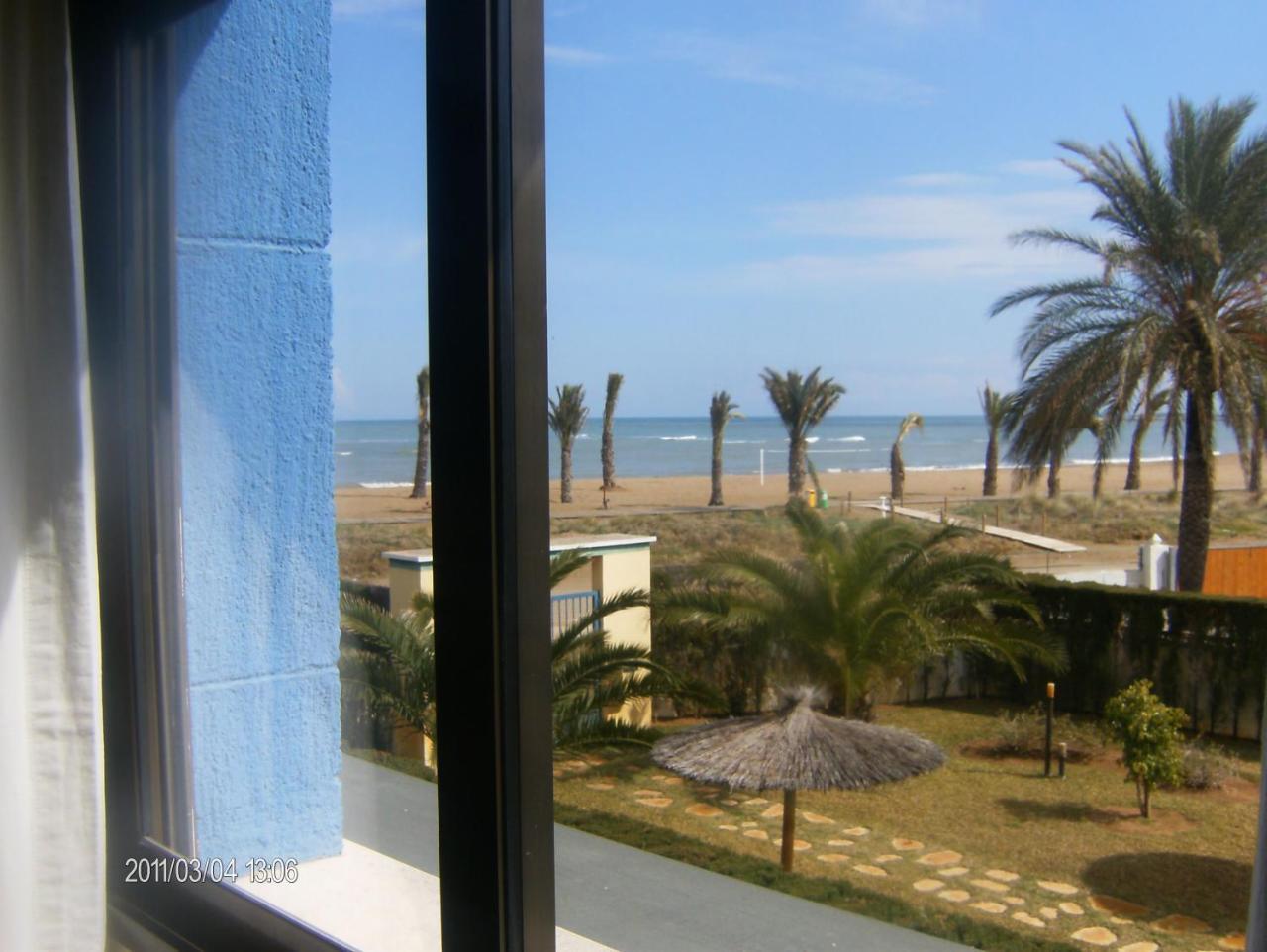 Hostal Oasis Denia Exterior photo